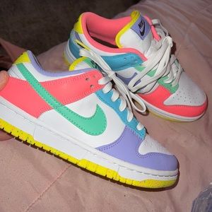 Size 5 1/2 youth Dunks..